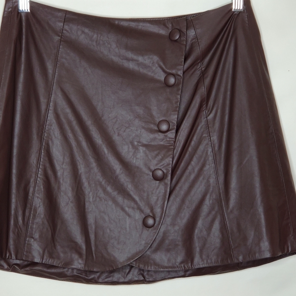 NEW Zara Vegan Leather Mini Skirt Size Large Brown Asymmetric Snap Front Baddie - Picture 2 of 10